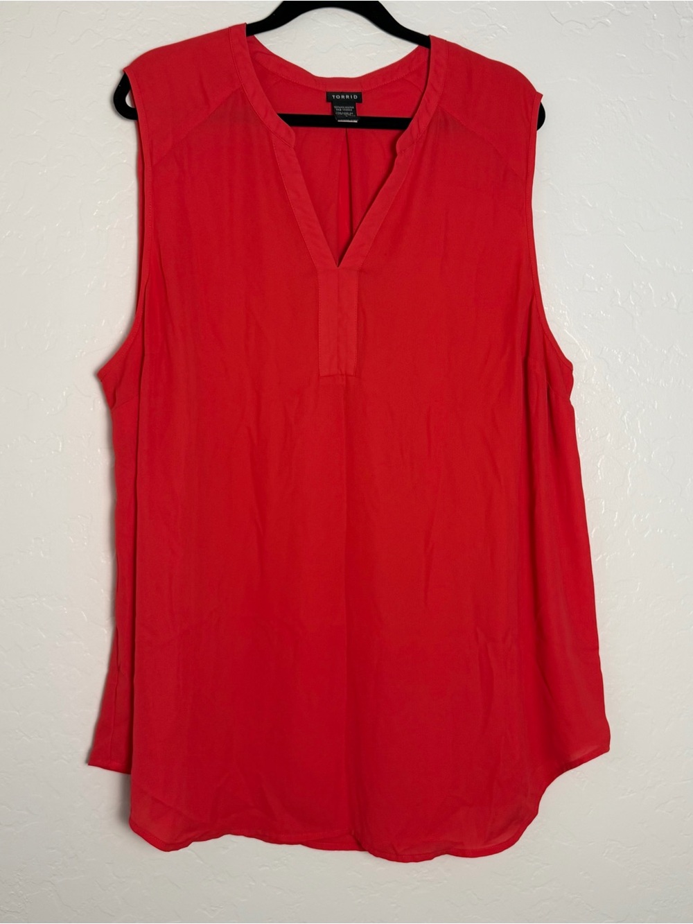 Torrid women's XL Blouse Vibrant Red Sleeveless V-Neck Perfect for layering